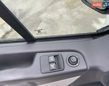 Білий Рено Трафік, об'ємом двигуна 1.6 л та пробігом 245 тис. км за 12300 $, фото 24 на Automoto.ua