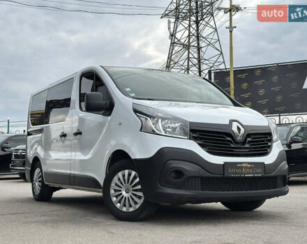 Белый Рено Трафик, объемом двигателя 1.6 л и пробегом 327 тыс. км за 14800 $, фото 2 на Automoto.ua