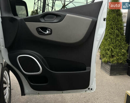 Белый Рено Трафик, объемом двигателя 1.6 л и пробегом 327 тыс. км за 14800 $, фото 23 на Automoto.ua