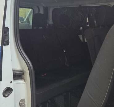 Белый Рено Трафик, объемом двигателя 1.6 л и пробегом 449 тыс. км за 9000 $, фото 16 на Automoto.ua