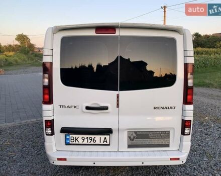 Белый Рено Трафик, объемом двигателя 1.6 л и пробегом 202 тыс. км за 15300 $, фото 3 на Automoto.ua