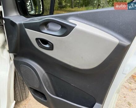 Белый Рено Трафик, объемом двигателя 1.6 л и пробегом 185 тыс. км за 16790 $, фото 15 на Automoto.ua