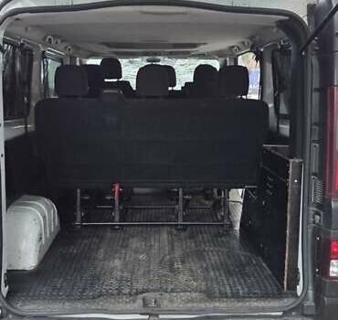 Белый Рено Трафик, объемом двигателя 1.6 л и пробегом 449 тыс. км за 9000 $, фото 18 на Automoto.ua