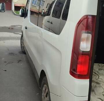 Белый Рено Трафик, объемом двигателя 1.6 л и пробегом 194 тыс. км за 16000 $, фото 3 на Automoto.ua