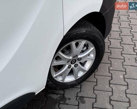 Белый Рено Трафик, объемом двигателя 1.6 л и пробегом 219 тыс. км за 13500 $, фото 22 на Automoto.ua