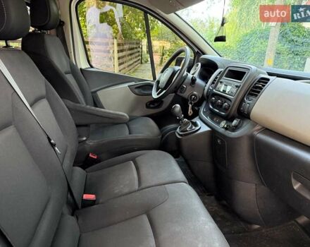 Белый Рено Трафик, объемом двигателя 1.6 л и пробегом 185 тыс. км за 16790 $, фото 16 на Automoto.ua