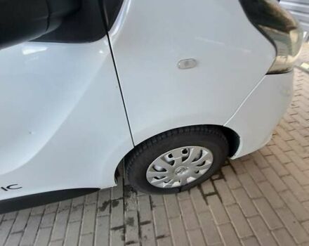 Белый Рено Трафик, объемом двигателя 1.6 л и пробегом 210 тыс. км за 14999 $, фото 1 на Automoto.ua