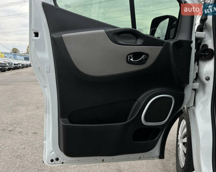 Белый Рено Трафик, объемом двигателя 1.6 л и пробегом 327 тыс. км за 14800 $, фото 16 на Automoto.ua