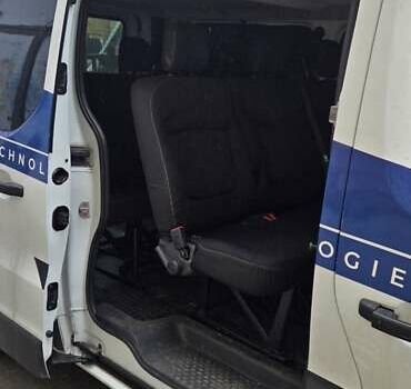 Белый Рено Трафик, объемом двигателя 1.6 л и пробегом 449 тыс. км за 9000 $, фото 19 на Automoto.ua