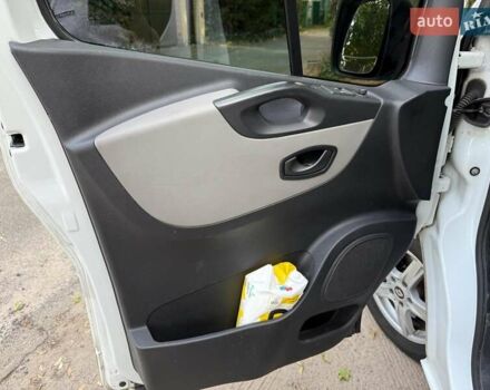 Белый Рено Трафик, объемом двигателя 1.6 л и пробегом 185 тыс. км за 16790 $, фото 11 на Automoto.ua