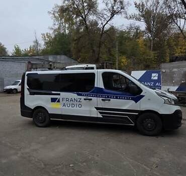 Белый Рено Трафик, объемом двигателя 1.6 л и пробегом 449 тыс. км за 9000 $, фото 4 на Automoto.ua