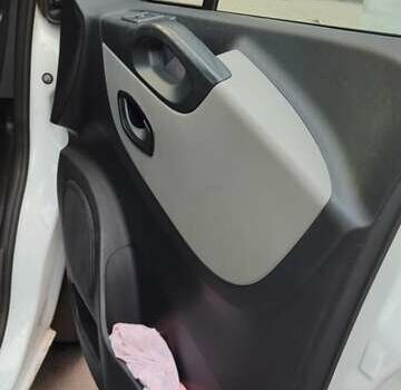 Белый Рено Трафик, объемом двигателя 1.6 л и пробегом 194 тыс. км за 16000 $, фото 9 на Automoto.ua