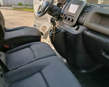 Белый Рено Трафик, объемом двигателя 1.6 л и пробегом 300 тыс. км за 9000 $, фото 15 на Automoto.ua