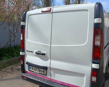 Белый Рено Трафик, объемом двигателя 1.6 л и пробегом 300 тыс. км за 9000 $, фото 5 на Automoto.ua
