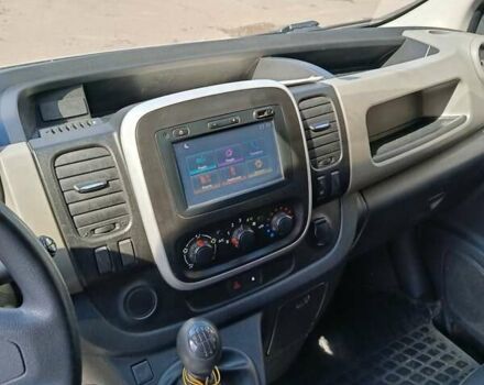 Белый Рено Трафик, объемом двигателя 1.6 л и пробегом 300 тыс. км за 9000 $, фото 8 на Automoto.ua