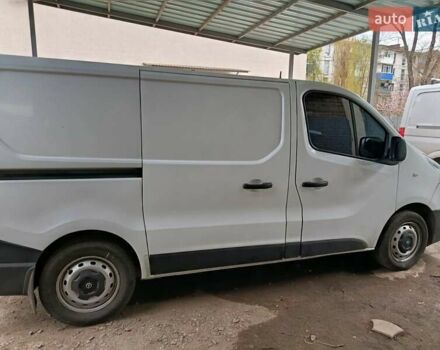 Белый Рено Трафик, объемом двигателя 1.6 л и пробегом 300 тыс. км за 9000 $, фото 20 на Automoto.ua