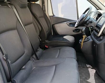 Белый Рено Трафик, объемом двигателя 1.6 л и пробегом 300 тыс. км за 9000 $, фото 6 на Automoto.ua