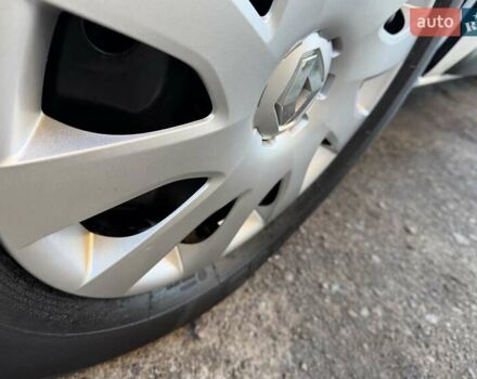 Белый Рено Трафик, объемом двигателя 1.6 л и пробегом 274 тыс. км за 18950 $, фото 19 на Automoto.ua