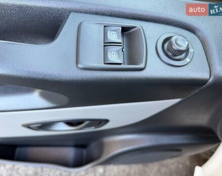 Белый Рено Трафик, объемом двигателя 1.6 л и пробегом 274 тыс. км за 18950 $, фото 89 на Automoto.ua