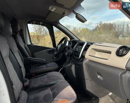 Білий Рено Трафік, об'ємом двигуна 1.6 л та пробігом 181 тис. км за 17600 $, фото 10 на Automoto.ua