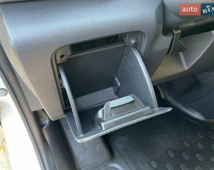 Белый Рено Трафик, объемом двигателя 1.6 л и пробегом 225 тыс. км за 15800 $, фото 15 на Automoto.ua