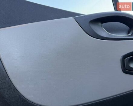 Белый Рено Трафик, объемом двигателя 1.6 л и пробегом 274 тыс. км за 18950 $, фото 94 на Automoto.ua