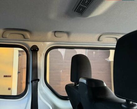 Белый Рено Трафик, объемом двигателя 1.6 л и пробегом 274 тыс. км за 18950 $, фото 148 на Automoto.ua