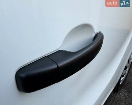 Белый Рено Трафик, объемом двигателя 1.6 л и пробегом 274 тыс. км за 18950 $, фото 54 на Automoto.ua