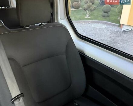 Белый Рено Трафик, объемом двигателя 1.6 л и пробегом 274 тыс. км за 18950 $, фото 115 на Automoto.ua