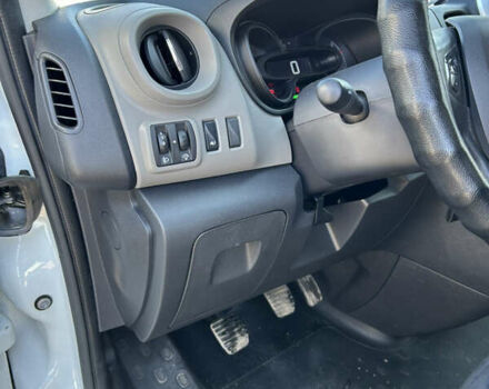 Белый Рено Трафик, объемом двигателя 1.6 л и пробегом 250 тыс. км за 16700 $, фото 18 на Automoto.ua