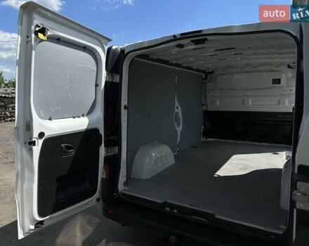Белый Рено Трафик, объемом двигателя 1.6 л и пробегом 112 тыс. км за 16200 $, фото 26 на Automoto.ua