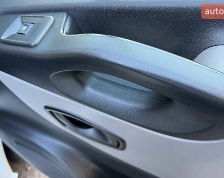 Белый Рено Трафик, объемом двигателя 1.6 л и пробегом 274 тыс. км за 18950 $, фото 150 на Automoto.ua