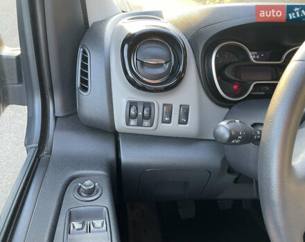 Белый Рено Трафик, объемом двигателя 1.6 л и пробегом 225 тыс. км за 15800 $, фото 14 на Automoto.ua