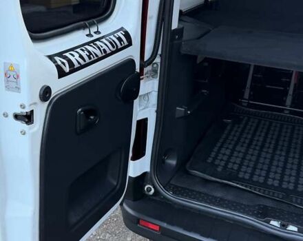 Белый Рено Трафик, объемом двигателя 1.6 л и пробегом 274 тыс. км за 18950 $, фото 73 на Automoto.ua