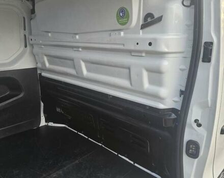 Белый Рено Трафик, объемом двигателя 1.6 л и пробегом 122 тыс. км за 16000 $, фото 23 на Automoto.ua