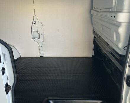 Белый Рено Трафик, объемом двигателя 1.6 л и пробегом 103 тыс. км за 16900 $, фото 2 на Automoto.ua