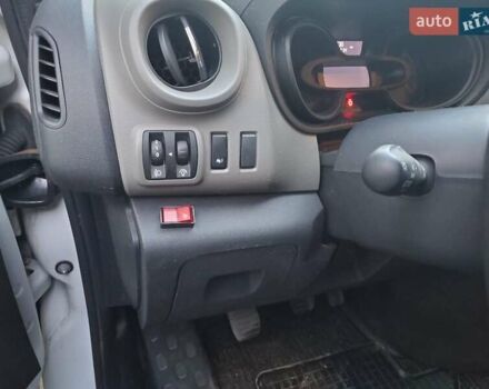 Белый Рено Трафик, объемом двигателя 1.6 л и пробегом 184 тыс. км за 15100 $, фото 5 на Automoto.ua