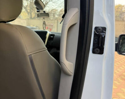 Белый Рено Трафик, объемом двигателя 2 л и пробегом 107 тыс. км за 24500 $, фото 2 на Automoto.ua