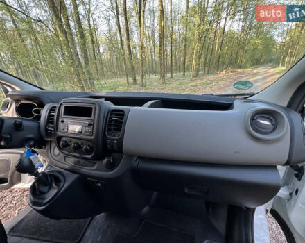 Белый Рено Трафик, объемом двигателя 1.6 л и пробегом 131 тыс. км за 13699 $, фото 17 на Automoto.ua