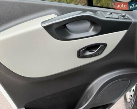 Белый Рено Трафик, объемом двигателя 1.6 л и пробегом 264 тыс. км за 18800 $, фото 48 на Automoto.ua