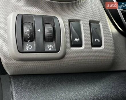 Белый Рено Трафик, объемом двигателя 1.6 л и пробегом 227 тыс. км за 17700 $, фото 27 на Automoto.ua