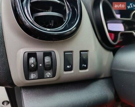 Белый Рено Трафик, объемом двигателя 1.6 л и пробегом 263 тыс. км за 15999 $, фото 1 на Automoto.ua