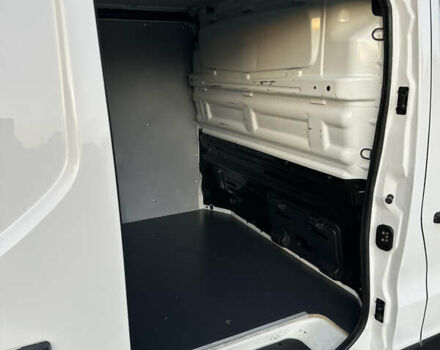 Белый Рено Трафик, объемом двигателя 2 л и пробегом 140 тыс. км за 18700 $, фото 16 на Automoto.ua