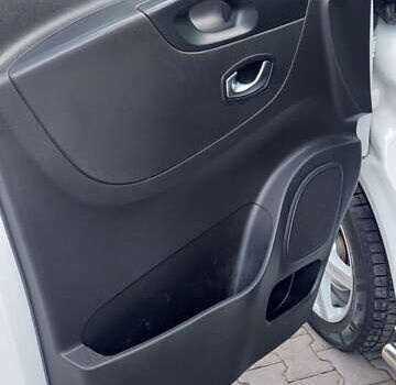 Белый Рено Трафик, объемом двигателя 2 л и пробегом 90 тыс. км за 26800 $, фото 30 на Automoto.ua