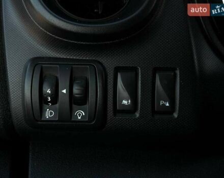 Белый Рено Трафик, объемом двигателя 2 л и пробегом 167 тыс. км за 16800 $, фото 7 на Automoto.ua