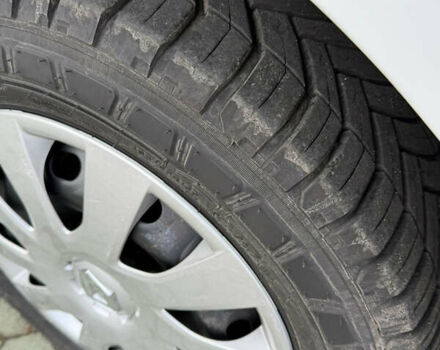 Белый Рено Трафик, объемом двигателя 2 л и пробегом 261 тыс. км за 22000 $, фото 11 на Automoto.ua