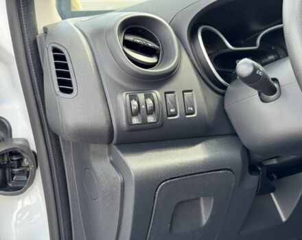 Білий Рено Трафік, об'ємом двигуна 2 л та пробігом 83 тис. км за 19900 $, фото 15 на Automoto.ua