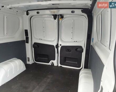 Белый Рено Трафик, объемом двигателя 2 л и пробегом 157 тыс. км за 17200 $, фото 22 на Automoto.ua