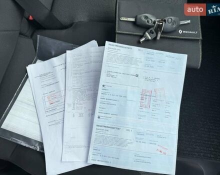 Белый Рено Трафик, объемом двигателя 2 л и пробегом 162 тыс. км за 17900 $, фото 47 на Automoto.ua