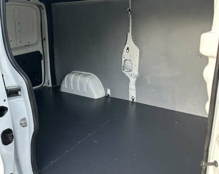 Белый Рено Трафик, объемом двигателя 2 л и пробегом 140 тыс. км за 18700 $, фото 17 на Automoto.ua